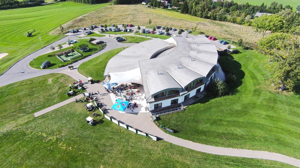 Grund Resort Golf And Ski Mladé Buky Exterior foto