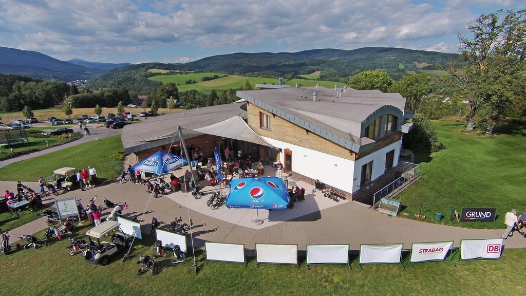 Grund Resort Golf And Ski Mladé Buky Exterior foto