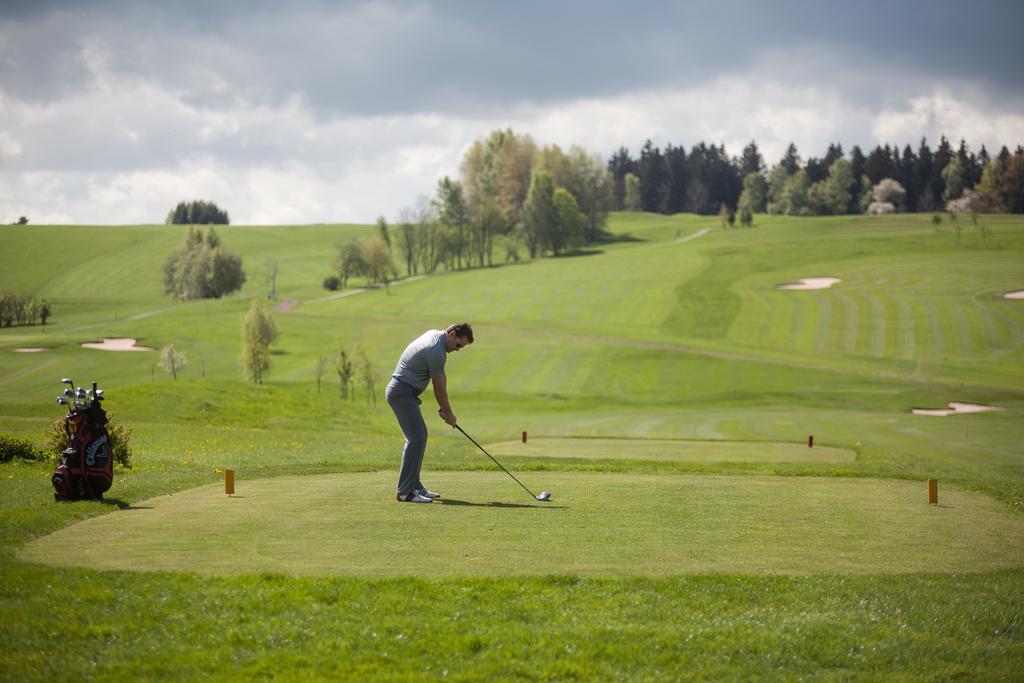 Grund Resort Golf And Ski Mladé Buky Exterior foto