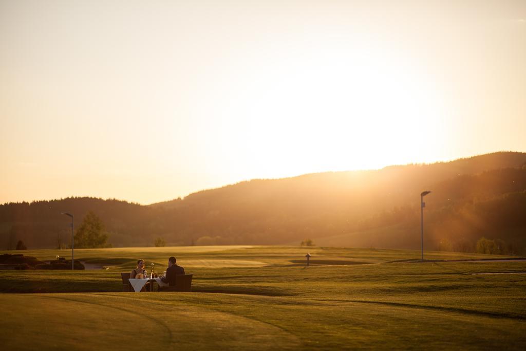 Grund Resort Golf And Ski Mladé Buky Exterior foto