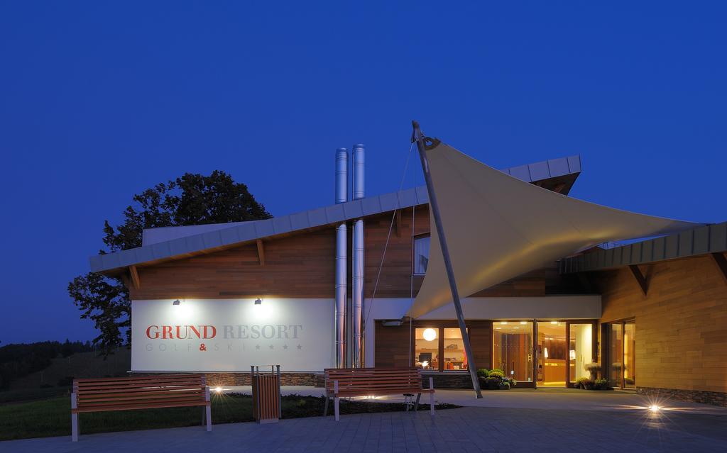 Grund Resort Golf And Ski Mladé Buky Exterior foto