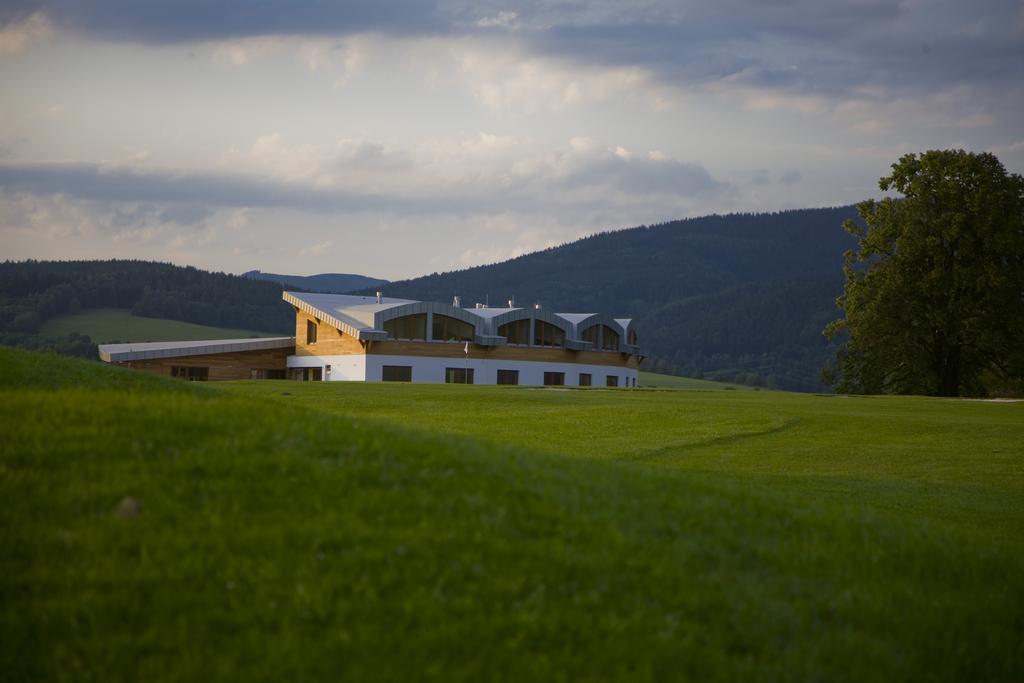 Grund Resort Golf And Ski Mladé Buky Exterior foto