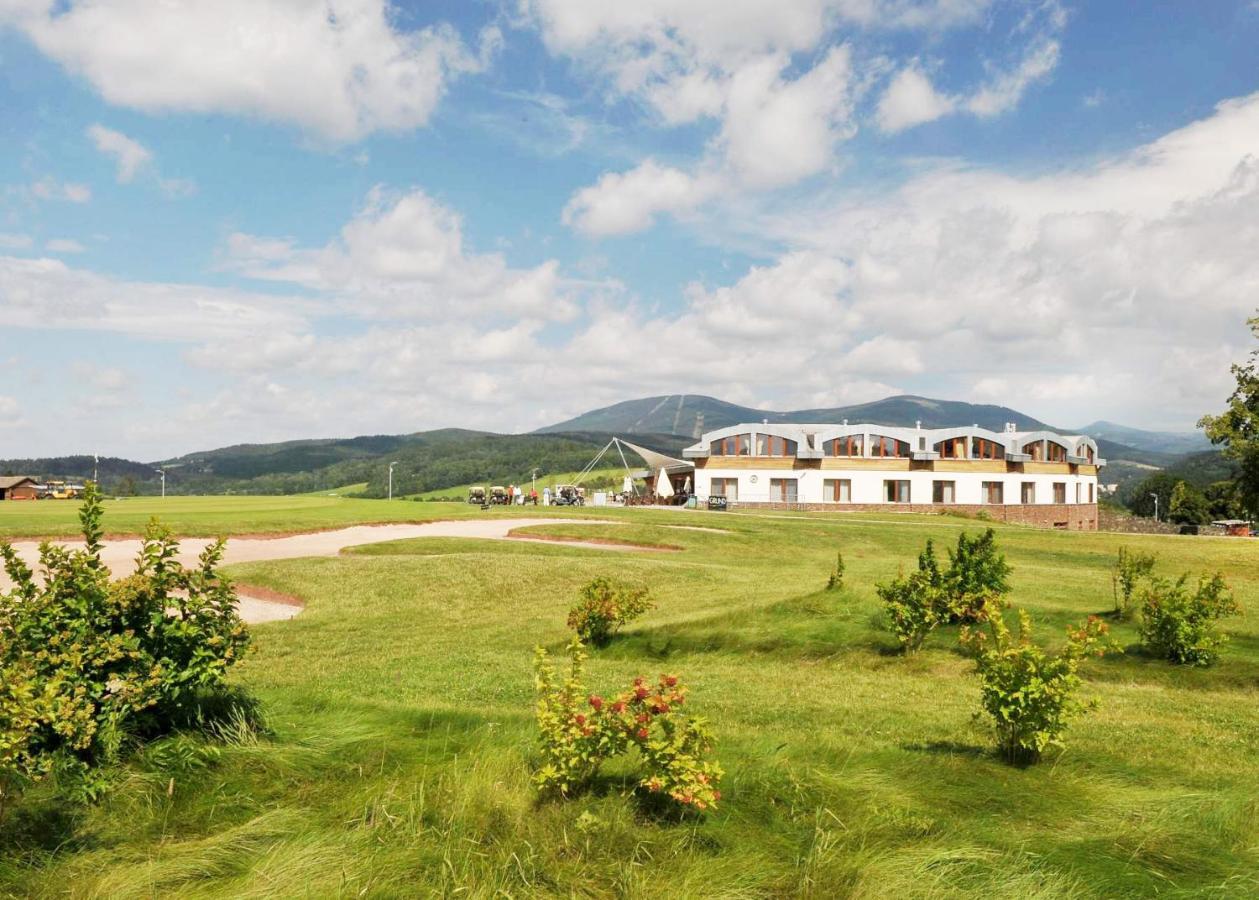 Grund Resort Golf And Ski Mladé Buky Exterior foto
